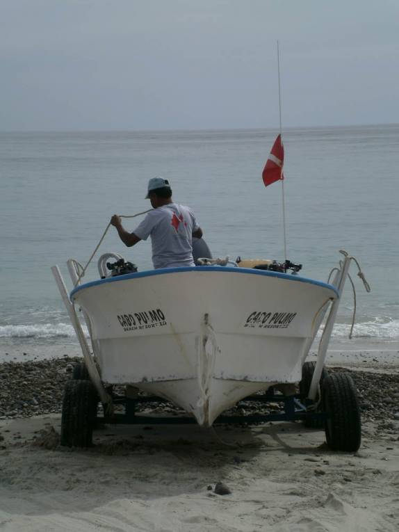 A lancha que vai nos levar para mergulhar no Cabo Pulmo, no sul da Baja California, Mar de Cortez, no México